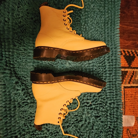 Doc Martens 1460 Pascal Lace Up Combat Boots women's 8 - Picture 4 of 4